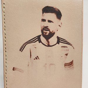 Billetera de cuero con la imagen de MESSI marca Nede,largo 12, ancho 8 y gros 1